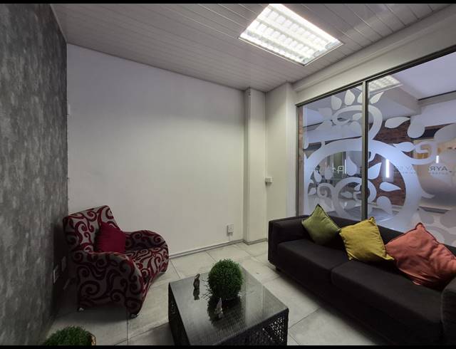 89M² RETAIL TO LET IN SUNNINGHILL